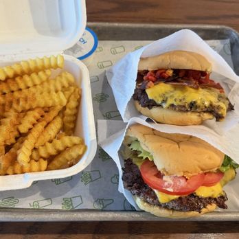 Shake Shack Katy Freeway - Burgers Near Me - Houston, Texas Shake Shack Katy Freeway - Burgers Near Me - Houston, Texas