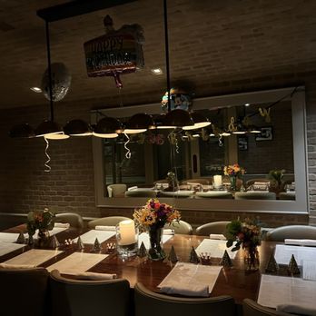Nick's South Lake Avenue - Upper room - American Near Me - Pasadena, California Nick's South Lake Avenue - Upper room - American Near Me - Pasadena, California