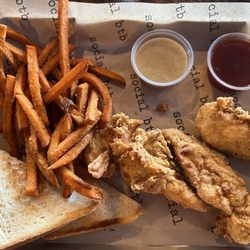 Socialbtb - Tenders and sweet potato fries