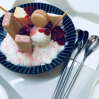 Cafe Moment - strawberry snowflake - Desserts Near Me - Chantilly, Virginia Cafe Moment - strawberry snowflake - Desserts Near Me - Chantilly, Virginia