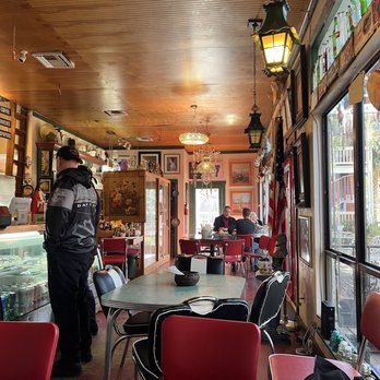 Old Florida Cafe - Dining room - Cafes Near Me - Micanopy, Florida