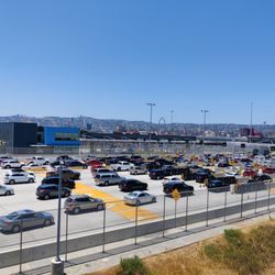 PedWest Border Crossing - Look at the many cars that are crossing the border!