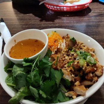Lemongrass - Chicken bun and bahn mi - Vietnamese Near Me - Leominster, Massachusetts Lemongrass - Chicken bun and bahn mi - Vietnamese Near Me - Leominster, Massachusetts