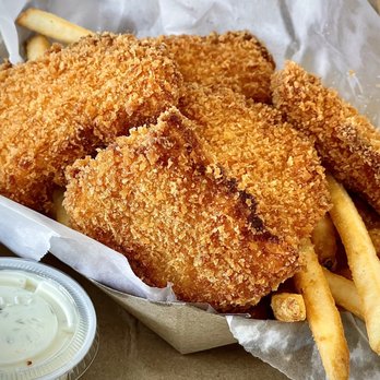 Grizzly Tuna - Large Fish & Chips ! So Good! - Fish & Chips Near Me - Seaside, Oregon