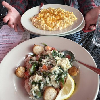 Casey's Caboose - Max and cheese and Pan seared scallops - Steakhouses Near Me - Killington, Vermont Casey's Caboose - Max and cheese and Pan seared scallops - Steakhouses Near Me - Killington, Vermont