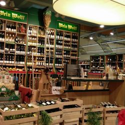 Famila Verbrauchermarkt - Wein Abteilung