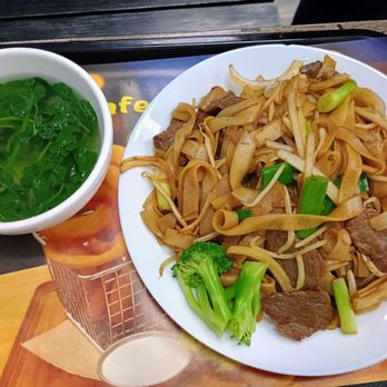 Grand Cafe - Beef Chow Fun with a side of soup - Cafes Near Me - Richmond, California