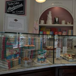 Nadia Cakes - Cupcake area