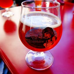 Village de Sainte-Suzanne - Bière locale La Suzannaise