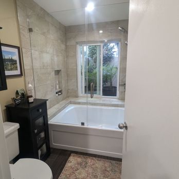 North County Glass - Master bathroom tub/shower combo with new frameless doors and brushed nickel hardware. - Glass & Mirrors Near Me - Orange, California