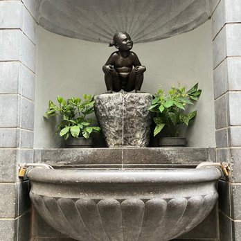 Jeanneke Pis - Landmarks & Historical Buildings Near Me - Brussels, BRU