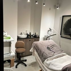 Sanctuary Salonspa - Spa room