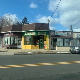Mama Sher's Caribbean Cuisine from the outside. Mama Sher's Caribbean Cuisine from the outside.