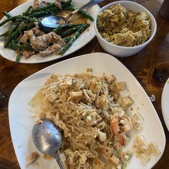 Kaohorm Kitchen - garlic green beans with pork  Bangkok Pad Thai ( mild ) curried fried rice - Thai Near Me - Sherman Oaks, California