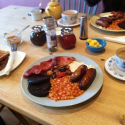 Lenny's Sandwich Delivery Services - Full Monty Breakfast in Forest Row, UK (Best English Breakfast I've Had)
