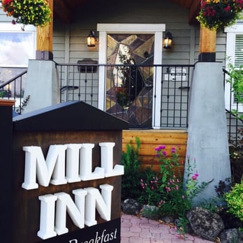 Mill Inn - View of the front entrance - Bed & Breakfast Near Me - Bend, Oregon