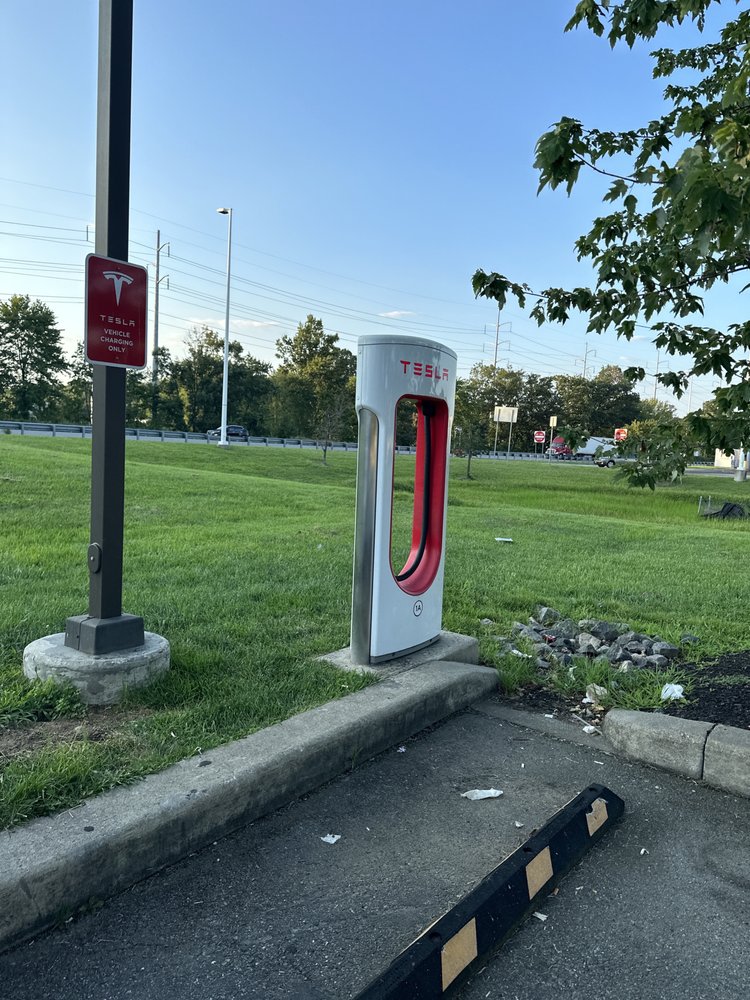 TESLA SUPERCHARGER Updated October 2024 530 JFK Memorial Hwy