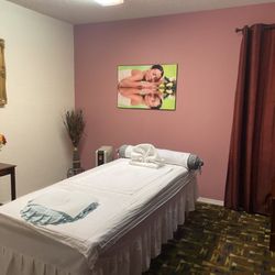 Roxy Massage