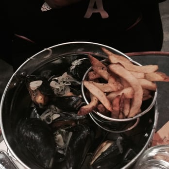 Au Comptoir - About 10 mussels and small portion of fries for $22 no mayo. Don't waste your money here - French Near Me - Vancouver, British Columbia Au Comptoir - About 10 mussels and small portion of fries for $22 no mayo. Don't waste your money here - French Near Me - Vancouver, British Columbia