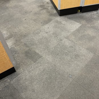 CVS Pharmacy y más - Dirty carpet - Drugstores Near Me - HIALEAH, Florida