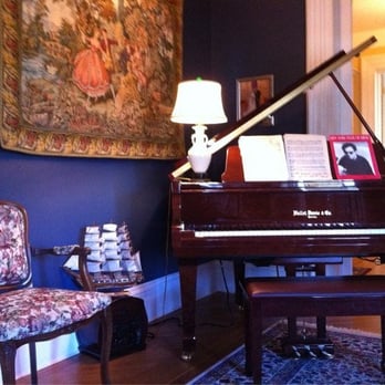 Bricktown Inn Bed and Breakfast - Living room - Hotels Near Me - Haverstraw, New York