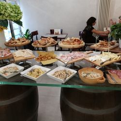 Pasticceria Sant Anna - Gradevole buffet Happy Hour