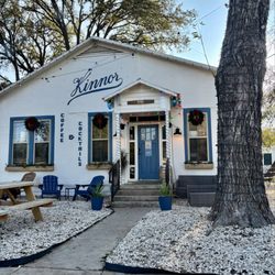 Kinnor Coffee - Outside