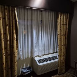 Quality Inn & Suites Minden - If you want any privacy, forget it.  Those curtains on the side are fake and dont close.  So you end up with see through white curtains.