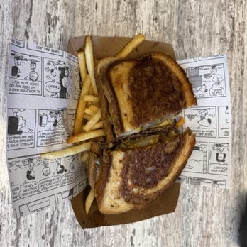 Warm Puppy Cafe - Patty melt & French Fries - American Near Me - Santa Rosa, California