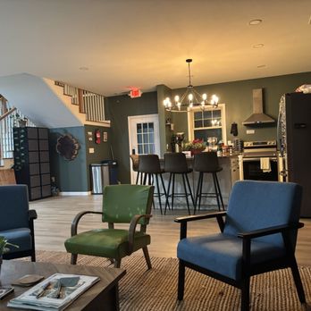 The Lazy Tiger - Hostels Near Me - Woodfin, North Carolina