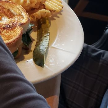 Divots Restaurant - crinkle fries with the vegetarian grilled cheese - New American Near Me - Hood River, Oregon