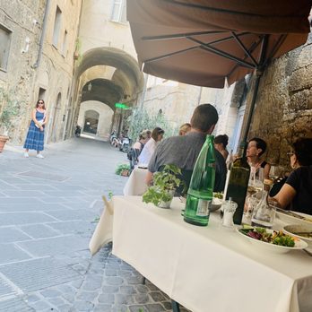 Trattoria La Palomba - Our side seating in Orvieto - Italian Near Me - Orvieto, TR