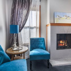 Wild Iris Inn - Queen Fireplace room