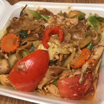 Bangkok Thai Restaurant - Pad kee mao - Thai Near Me - Puyallup, Washington