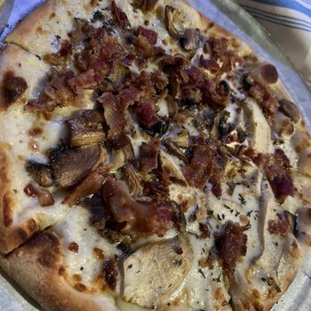 Moku Kitchen - Hamakua Mushroom Pizza with added bacon. - Cocktail Bars Near Me - Honolulu, Hawaii