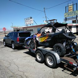 Mojave Liquor & Jr Market - Getting some ice bags