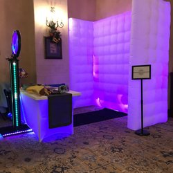 Game Flash Events - LED photo wall with midnight black edition LED photo stand. All lights can be synced to each other.