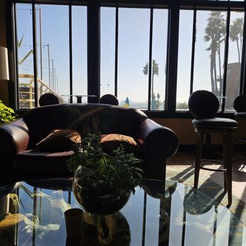 The Cliffs Hotel and Spa - Lounge in front entrance - Hotels Near Me - Pismo Beach, California The Cliffs Hotel and Spa - Lounge in front entrance - Hotels Near Me - Pismo Beach, California