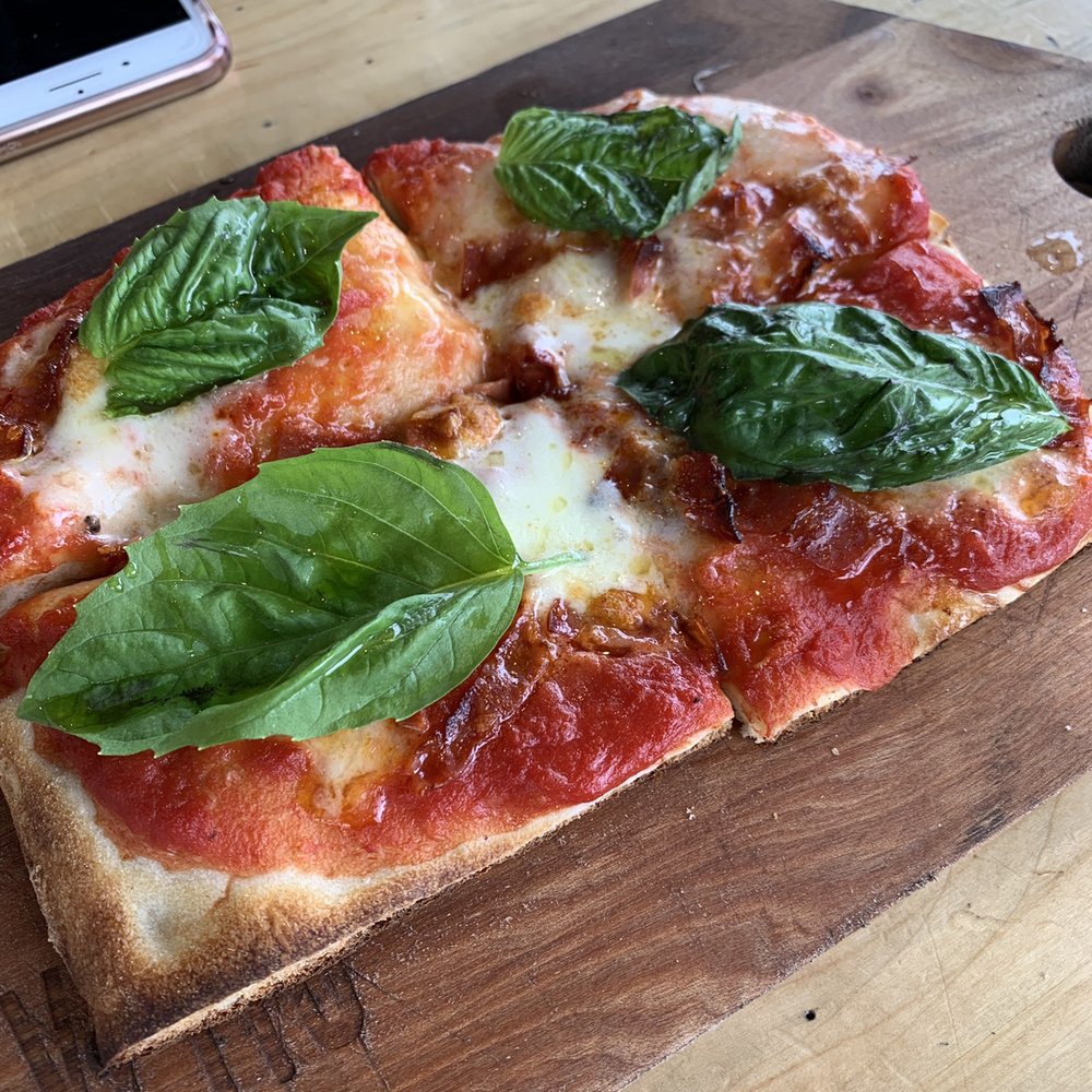 Levetto Aurora - Sopressata pizza, small - Pizza Near Me - Aurora, Ontario Levetto Aurora - Sopressata pizza, small - Pizza Near Me - Aurora, Ontario