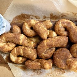 Domino's - Cinnamon twists