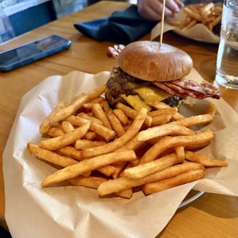 Idyllwild Brewpub - Classic Cheeseburger - Brewpubs Near Me - Idyllwild, California Idyllwild Brewpub - Classic Cheeseburger - Brewpubs Near Me - Idyllwild, California