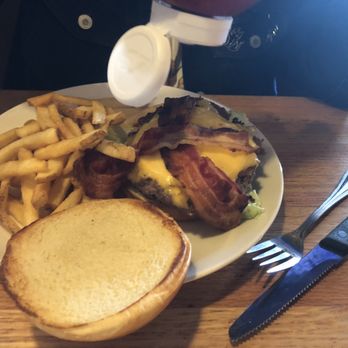 Applebee's Grill + Bar - Classic Bacon Cheeseburger - American Near Me - Clark, New Jersey Applebee's Grill + Bar - Classic Bacon Cheeseburger - American Near Me - Clark, New Jersey