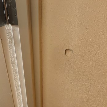 DoubleTree by Hilton Hotel Decatur Riverfront - Hole on the wall - Hotels Near Me - Decatur, Alabama