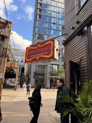 Gene & Georgetti by null