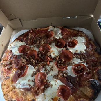Bollo Woodfired Pizza - Bollo carne trio pizza ordered over the phone 10min away along with a GF pep pizza and a arugula salad. - Italian Near Me - Houston, Texas