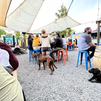 Midtown Yacht Club - Outdoor seating area - Food Trucks Near Me - Bend, Oregon Midtown Yacht Club - Outdoor seating area - Food Trucks Near Me - Bend, Oregon