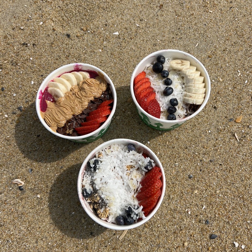 The Loggerhead with Pitiya & two Avalon bowls The Loggerhead with Pitiya & two Avalon bowls
