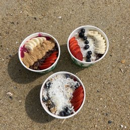 The Loggerhead with Pitiya & two Avalon bowls