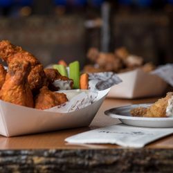Bow & Arrow Sports Bar - Wings