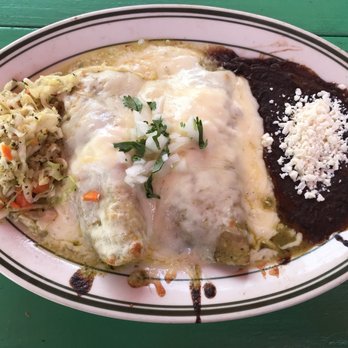 El Molino Central - Chicken Enchiladas Suizas - Looks waaay better than it tasted! Dry and flavorless... the only thing good about it was the cheese :( - Mexican Near Me - Sonoma, California